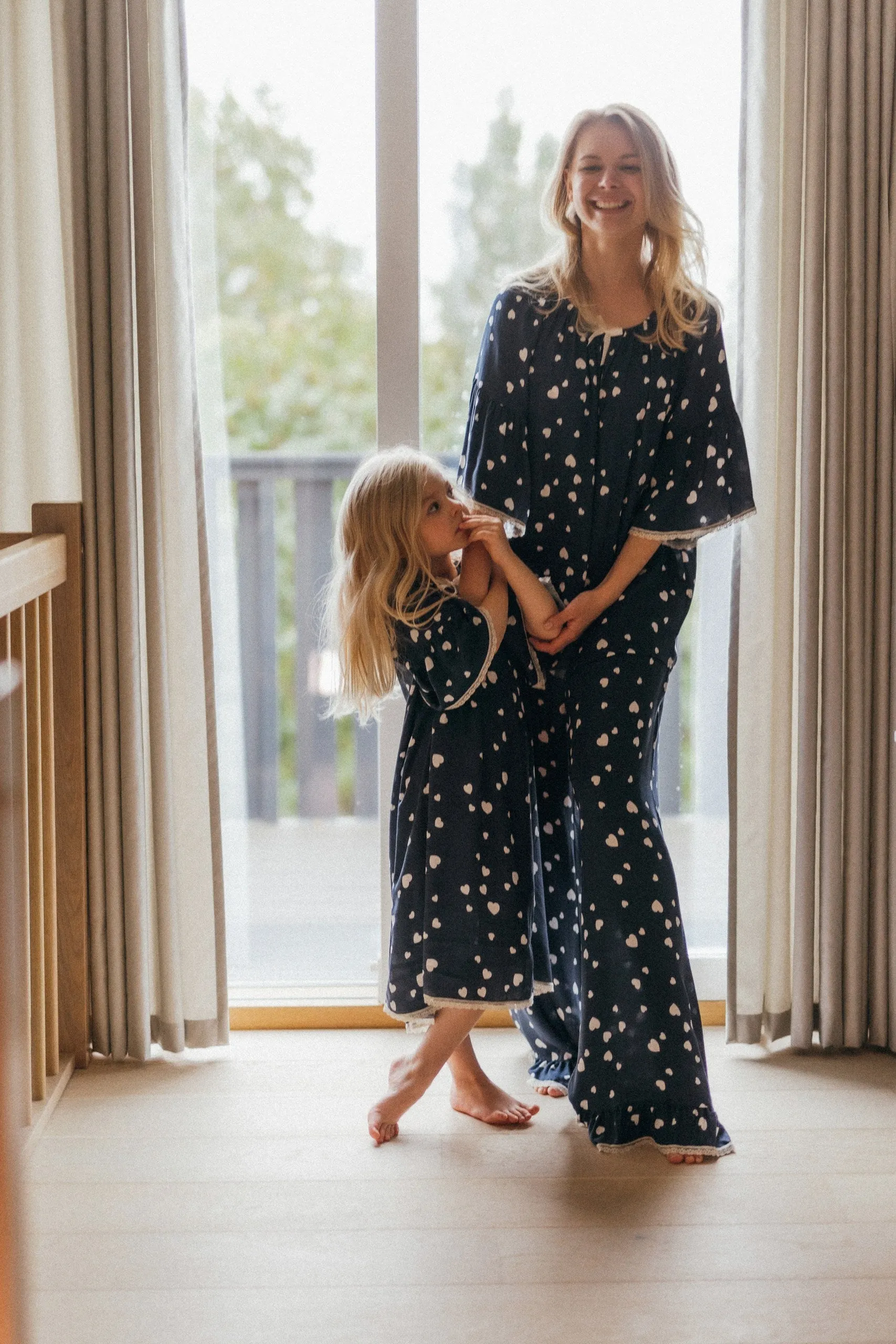 CAMELIA - GIRLS VISCOSE NIGHTDRESS NAVY WITH WHITE HEARTS