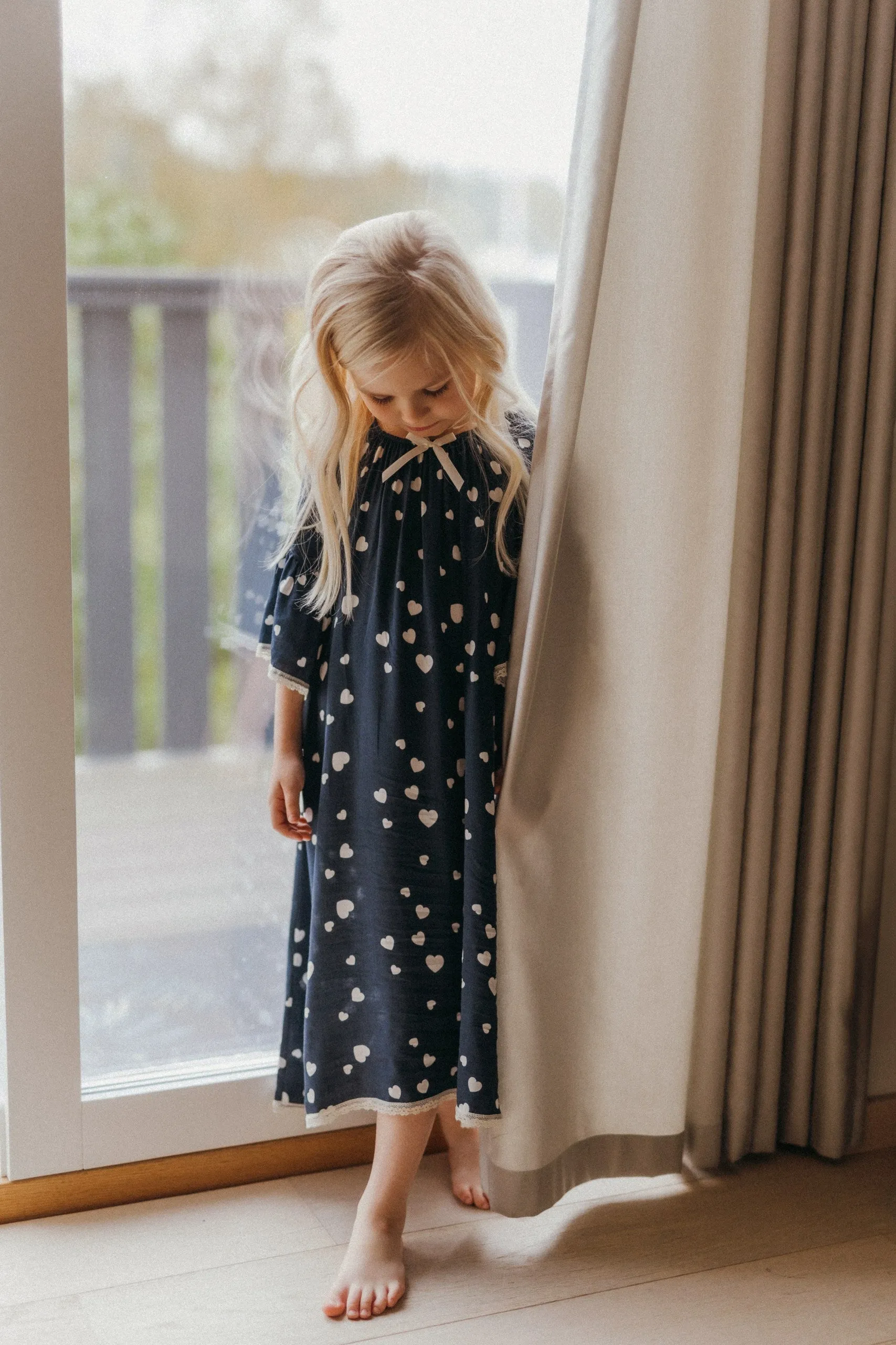 CAMELIA - GIRLS VISCOSE NIGHTDRESS NAVY WITH WHITE HEARTS